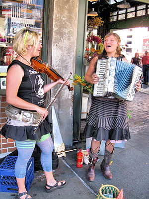 File:Buskers with violon and accordion.jpg